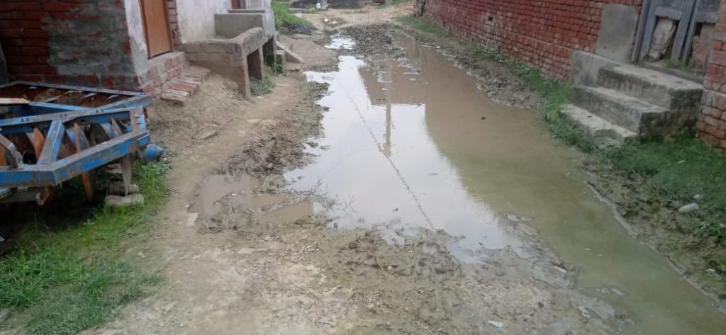 ग्रामीणों का आरोप: 'अंधेर नगरी चौपट राजा', गांव में प्रधान की मनमानी से परेशान ग्रामीण