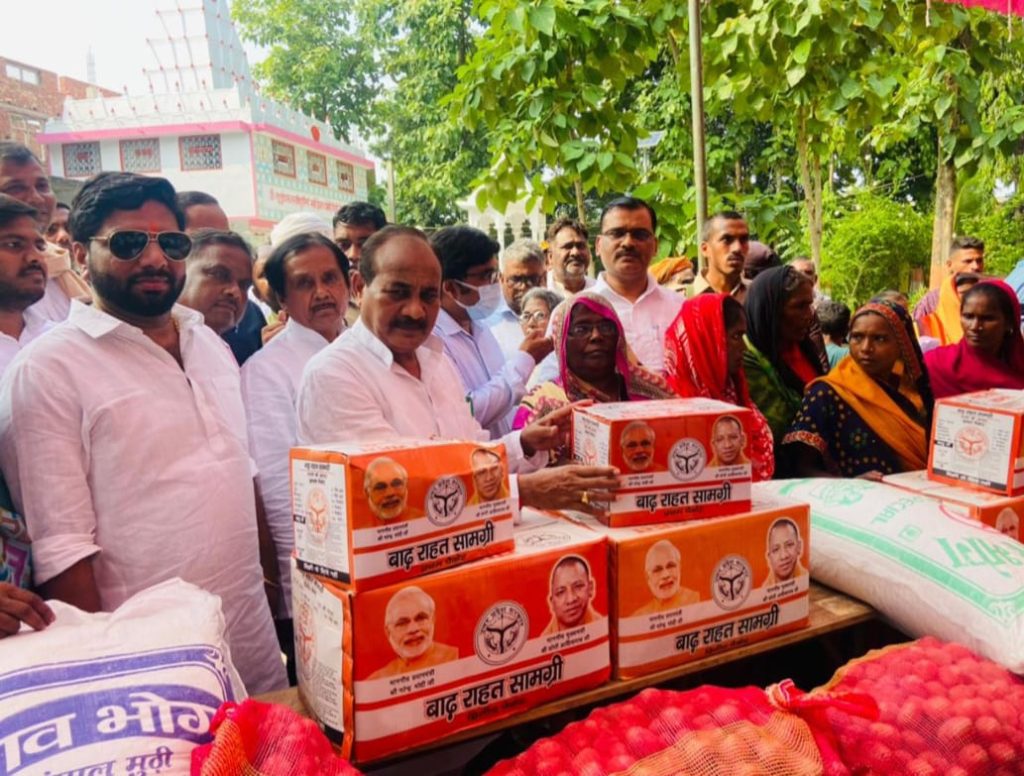 कैबिनेट मंत्री दारा सिंह चौहान ने बाढ़ प्रभावित क्षेत्रों का किया दौरा, राहत किट का वितरण