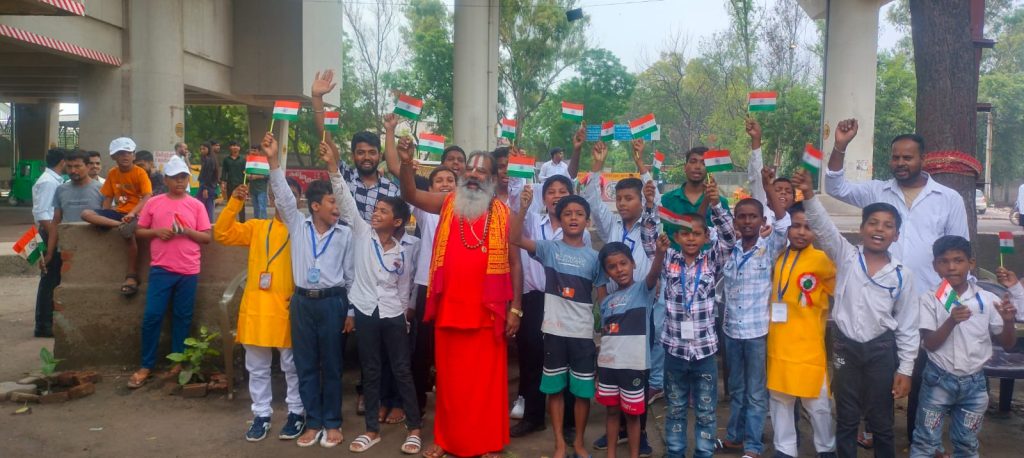 दिल्ली आश्रम में स्वतंत्रता दिवस पर जगतगुरु अवधेश प्रपन्नाचार्य का संदेश: राष्ट्र प्रेम के बिना विनाश अटल