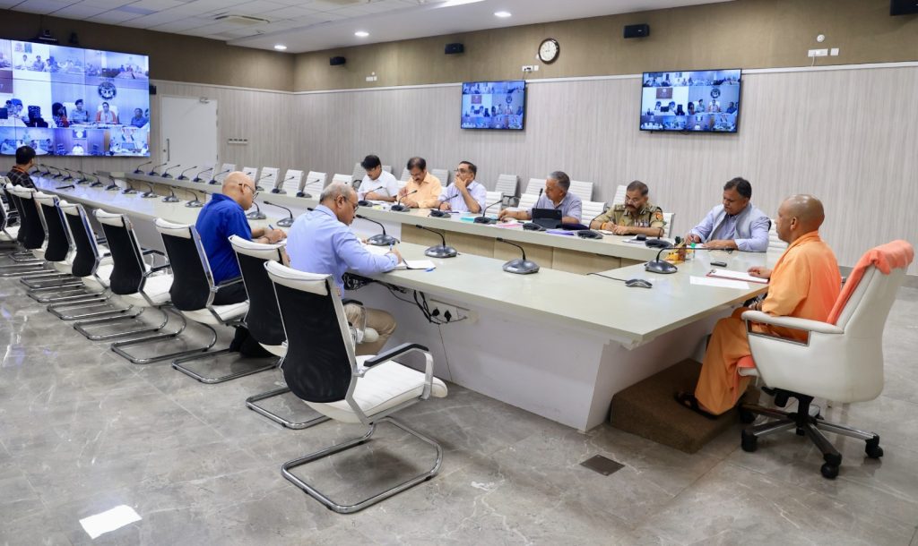 मुख्यमंत्री योगी आदित्यनाथ ने मानव-वन्य जीव संघर्ष के संवेदनशील जनपदों को अलर्ट रहने के निर्देश दिए