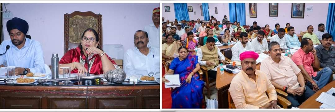 नगर निगम में जल निगम और सफाई निरीक्षक पर बिफरे पार्षद, मेयर को भी सुनाई खरी-खरी