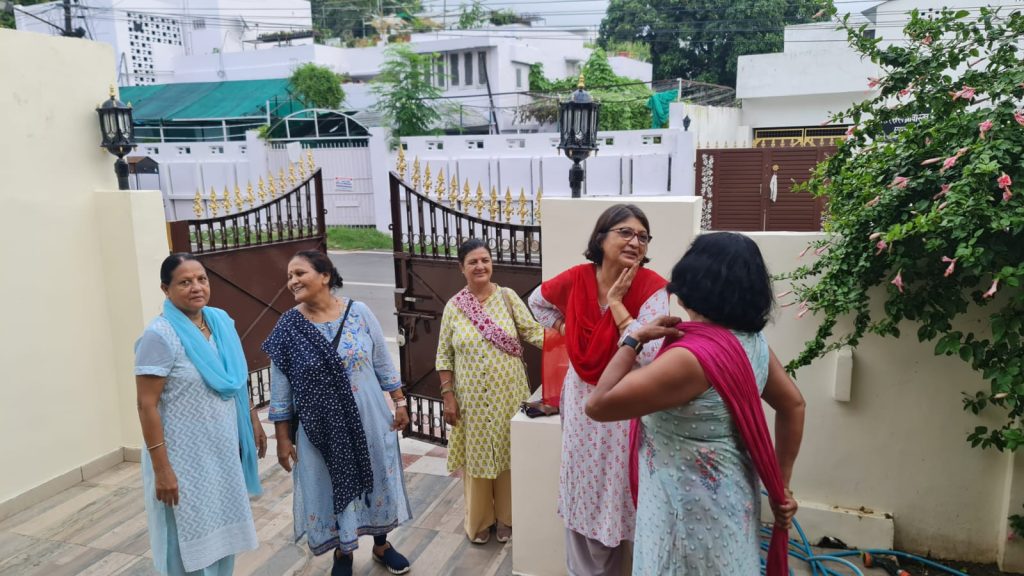 वर्षा काल में नगर-निगम का स्वच्छता अभियान: महिलाओं ने किया धन्यवाद और सराहना