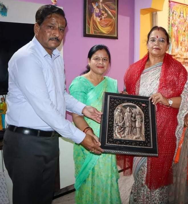 महापौर सुषमा खर्कवाल को पार्षद राकेश मिश्रा ने जन्मदिन की शुभकामनाएं दीं