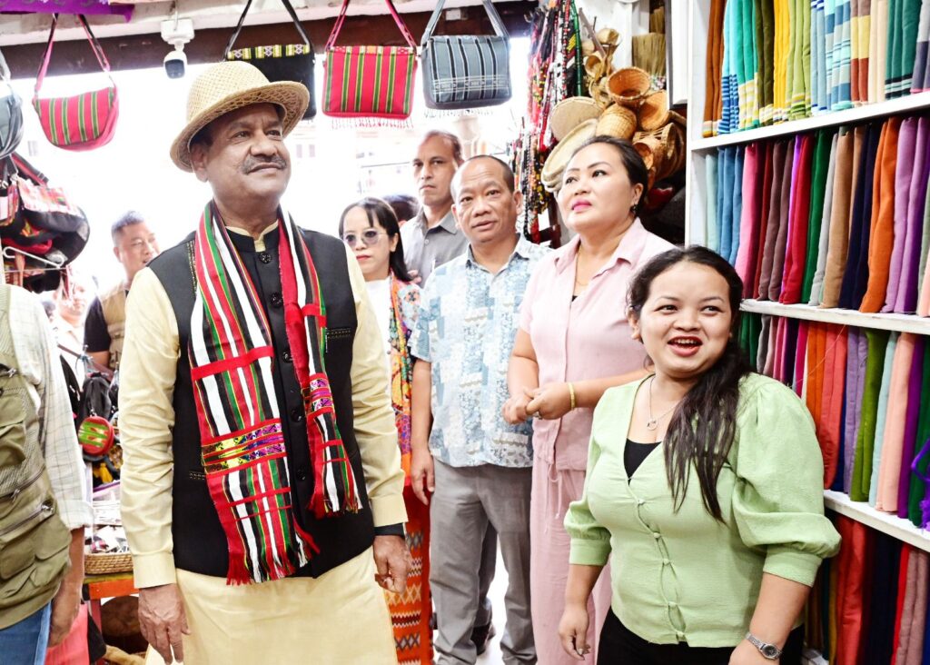 Lok Sabha Speaker Om Birla Performs Shramdaan in Aizawl, Promotes Digital Payments and Local Artisans