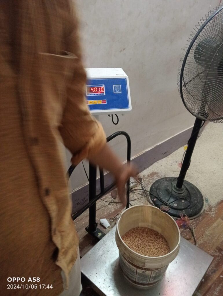 विकास नगर के कोटेदार पर बेईमानी के गंभीर आरोप, नागरिकों ने की कार्रवाई की मांग