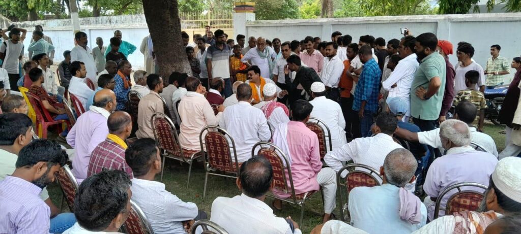 ईसानगर में विभा सिंह और कुंवर रुद्र प्रताप सिंह( बन्नू भैया ) का भव्य स्वागत