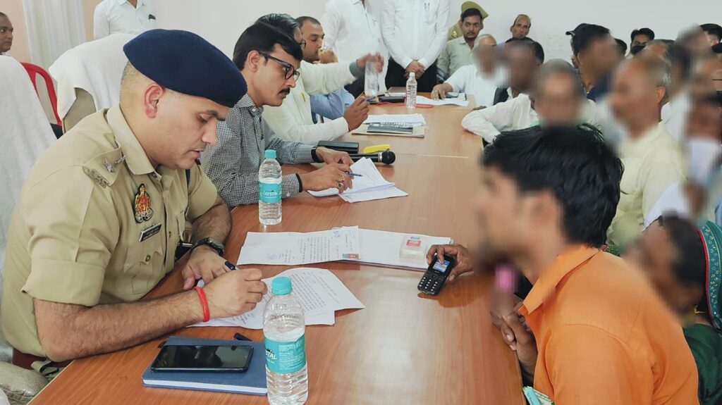 हरदोई: संपूर्ण समाधान दिवस पर जिलाधिकारी और पुलिस अधीक्षक की जनसुनवाई