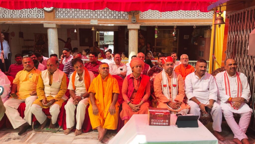 महंत दिव्यागिरी की उपस्थिति में ‘मन की बात’ कार्यक्रम में प्रधानमंत्री का आह्वान