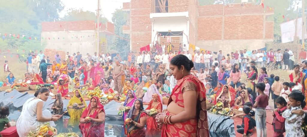 छठ पूजा पर टिकरी बॉर्डर में भव्य आयोजन, पूर्व विधायक सुखबीर सिंह दलाल का अनुकरणीय योगदान