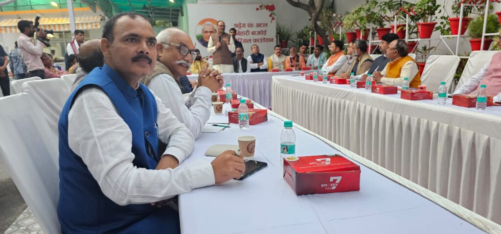 "साबरमती की सच्चाई से कांग्रेस बेनकाब, अटल के राम पर बी जे पी का बड़ा दांव"