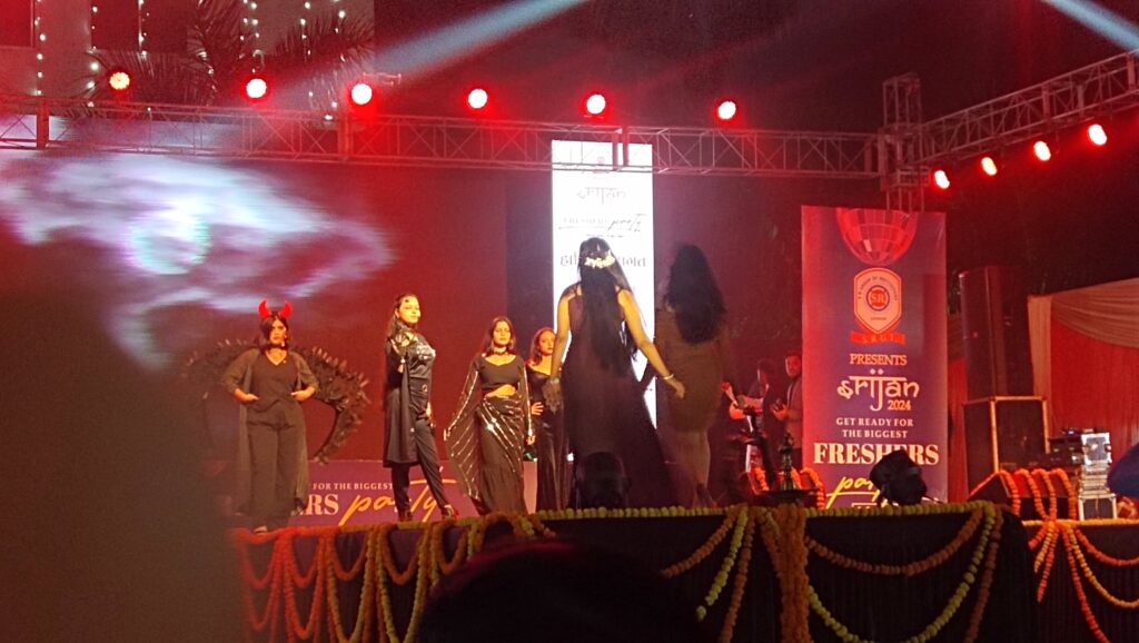 एमएलसी पवन सिंह चौहान के एसआरजीआई कॉलेज में फ्रेशर पार्टी: दिग्गजों की मौजूदगी से छात्रों में उत्साह