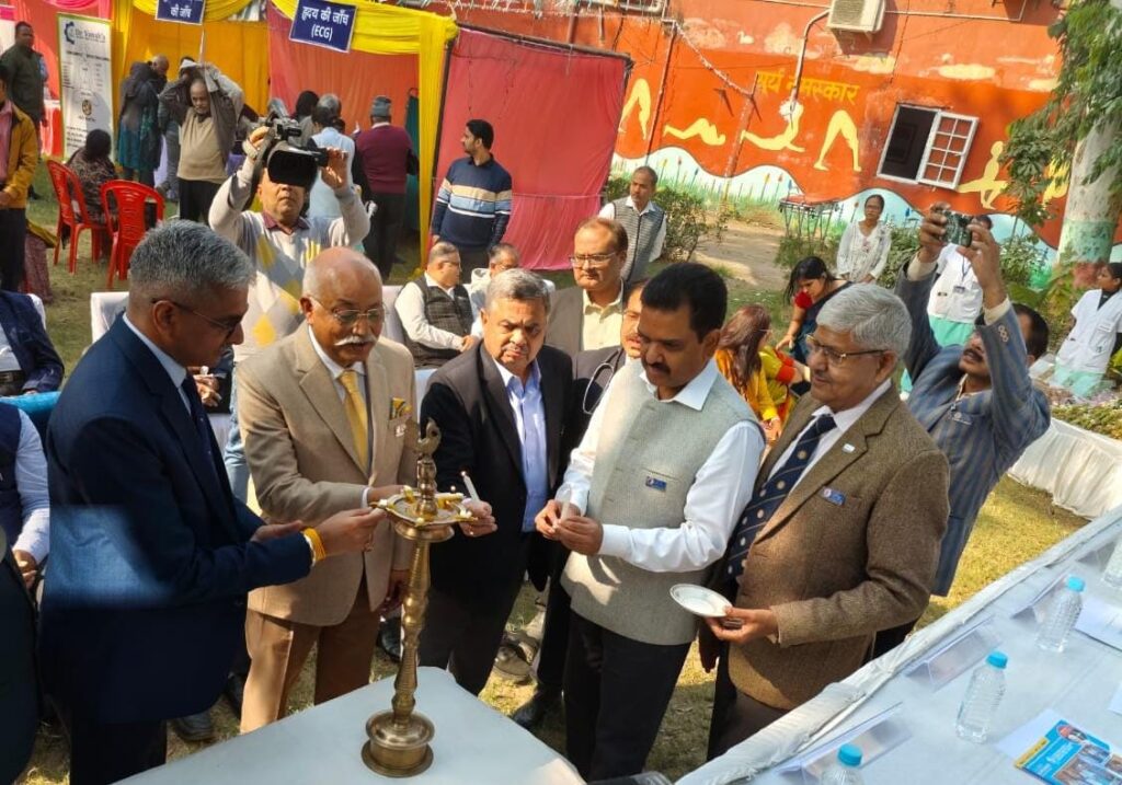 Grand Free Medical Camp by Aastha Hospital: An Invaluable Gift of Health Services for Senior Citizens, from Ayushman Cards to Acupressure through Ayurveda