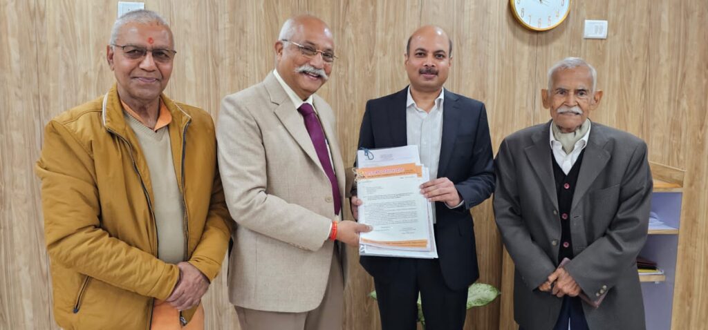 गायत्री परिवार ट्रस्ट के निदेशक मंडल की एलआईसी लखनऊ के वरिष्ठ मंडल प्रबंधक से सद्भावना भेंट