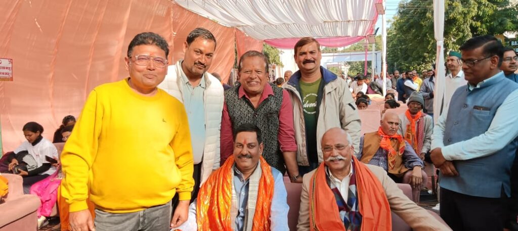 "लोहिया नगर वार्ड के पार्षद राकेश मिश्रा, स्वयंसेवक संघ और भारतीय जन उद्योग व्यापार मंडल के सहयोग से हुआ सुंदरकांड व भंडारे का आयोजन"