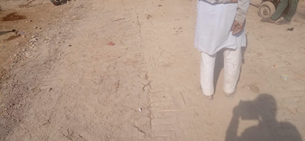 विकास कार्य में धांधली: पुरानी ईंटें हटाकर कराया इंटरलॉकिंग, बची सामग्री से बनाया खड़ंजा