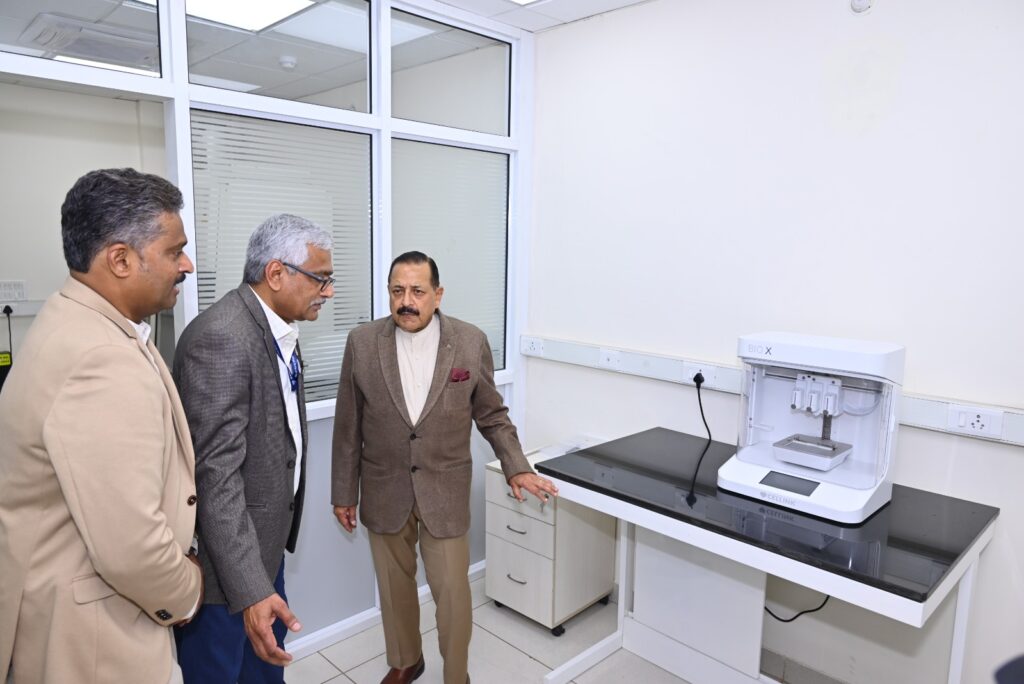 सीएसआईआर के उपाध्यक्ष डॉ. जितेंद्र सिंह ने किया आईआईटीआर का दौरा