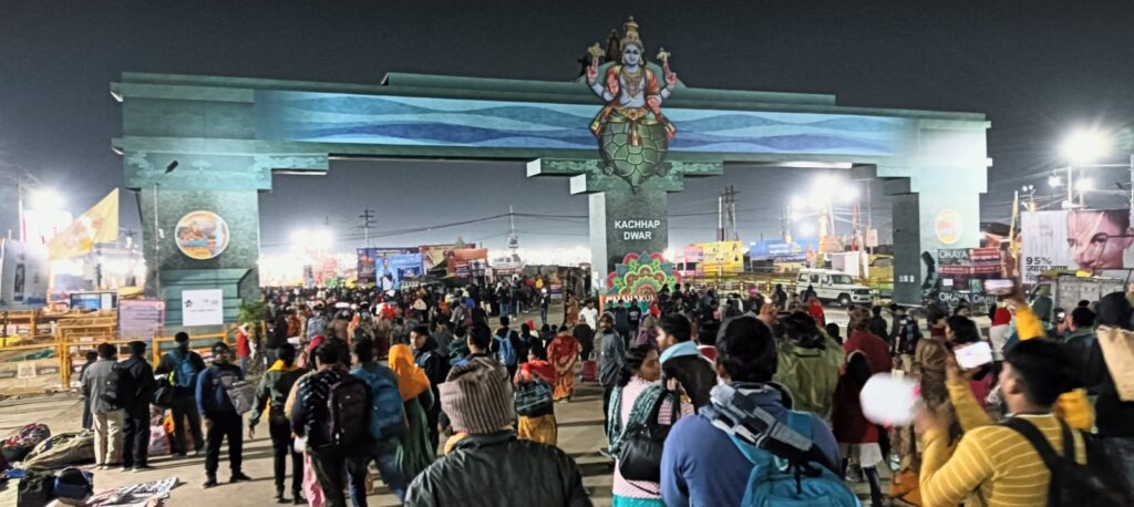 मौनी अमावस्या स्नान से पहले कुंभ में भगदड़, 17 श्रद्धालुओं की मौत, कई घायल, संगम पर अखाड़ों का स्नान स्थगित