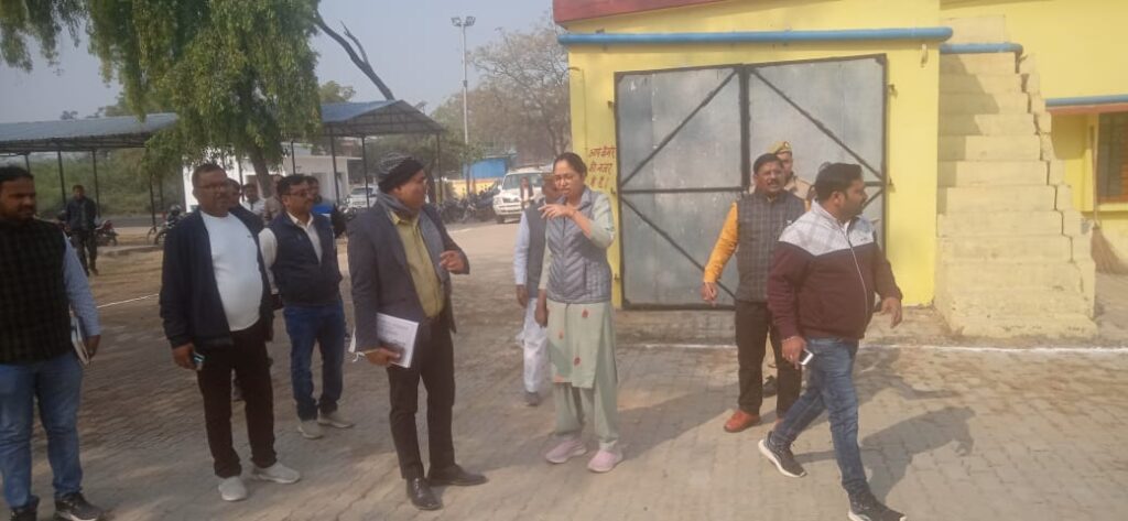 सीडीओ ने टड़ियावां ब्लॉक का किया निरीक्षण, आर सी सी सेंटर में अनियमितताएं मिलने पर एडीओ पंचायत व सचिव का वेतन रोका