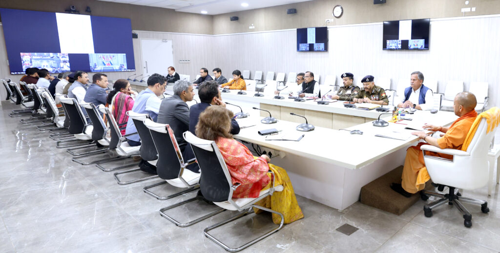 मुख्यमंत्री योगी आदित्यनाथ ने त्योहारों को लेकर प्रशासन को दिए निर्देश, महाकुंभ और सुरक्षा व्यवस्थाओं पर विशेष जोर