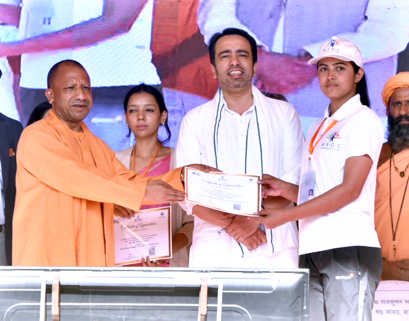 बागपत में मुख्यमंत्री योगी आदित्यनाथ ने चौधरी अजित सिंह की प्रतिमा का अनावरण किया, 351 करोड़ की परियोजनाओं का लोकार्पण एवं शिलान्यास