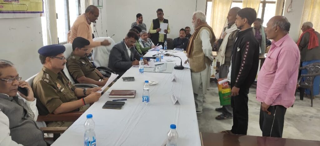 संपूर्ण समाधान दिवस में 70 शिकायतों में से 5 का हुआ तत्काल निस्तारण, 6 टीमों को भेजा गया मौके पर