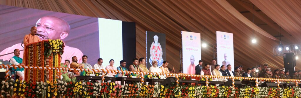 महाकुंभ 2025: मुख्यमंत्री योगी आदित्यनाथ ने डिजिटल मीडिया सेंटर में मीडिया कर्मियों से किया संवाद