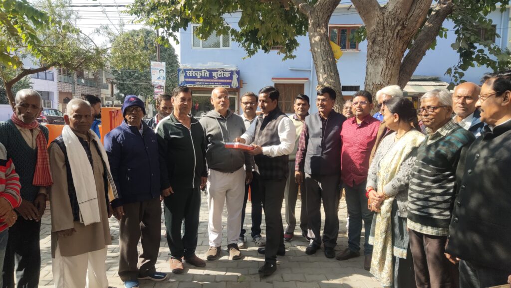 दिल्ली और मिल्कीपुर चुनाव में भाजपा की जीत पर लखनऊ में कार्यकर्ताओं ने मनाया जश्न