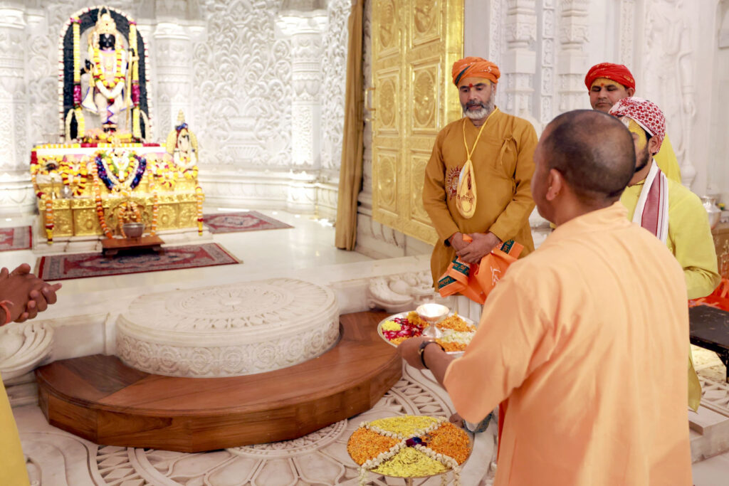 मुख्यमंत्री योगी आदित्यनाथ ने अयोध्या में श्रीरामनवमी मेले और विकास कार्यों की समीक्षा बैठक की