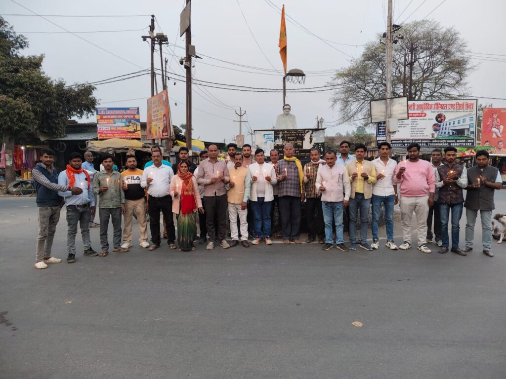 सीतापुर में पत्रकार की हत्या के विरोध में कैंडल मार्च, पीड़ित परिवार को आर्थिक सहायता और सरकारी नौकरी की मांग
