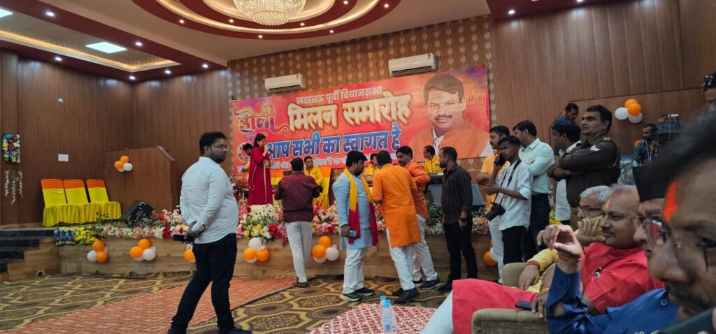 विधायक ओमप्रकाश श्रीवास्तव के होली मिलन समारोह में राष्ट्रीय सनातन महासंघ के राष्ट्रीय अध्यक्ष जितेंद्र प्रताप सिंह हुए शामिल