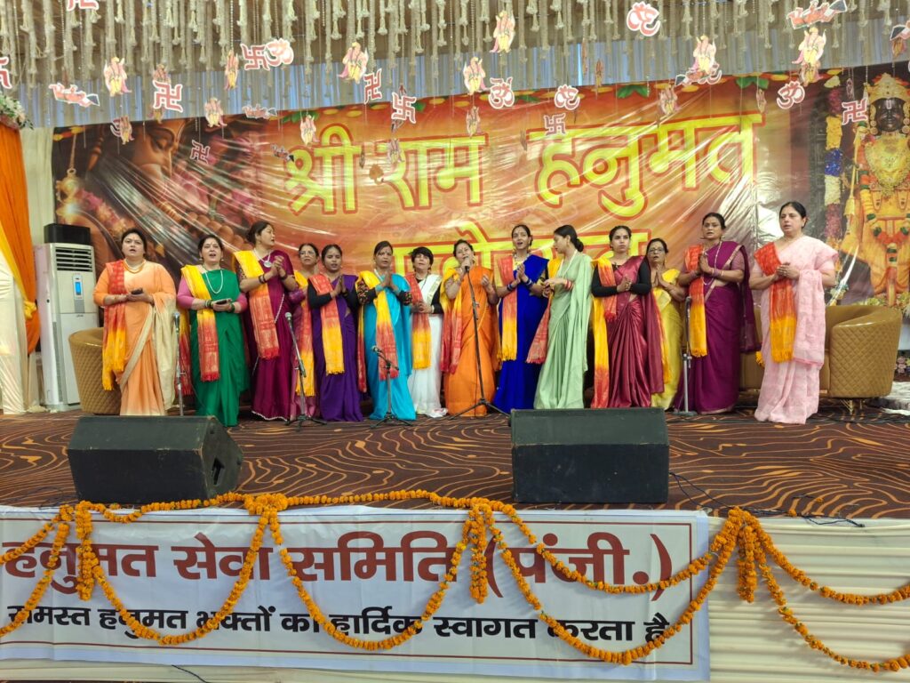 डॉ. महेंद्र सिंह के मंच पर पहुंचते ही गूंजे 'जय श्री राम' के नारे, सनातन का महा संदेश और समयचक्र की गहरी व्याख्या