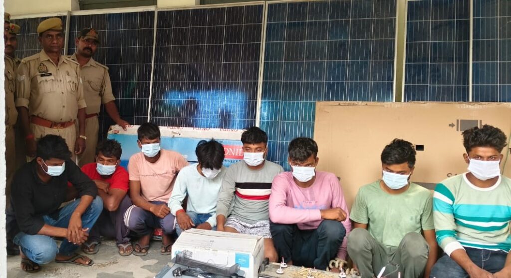 थाना चकिया पुलिस टीम ने08अन्तर्जनपदीय शातिर चोरों को चकिया गया गिरफ्तार कब्जे से चोरी के माल को किया गया बरामद