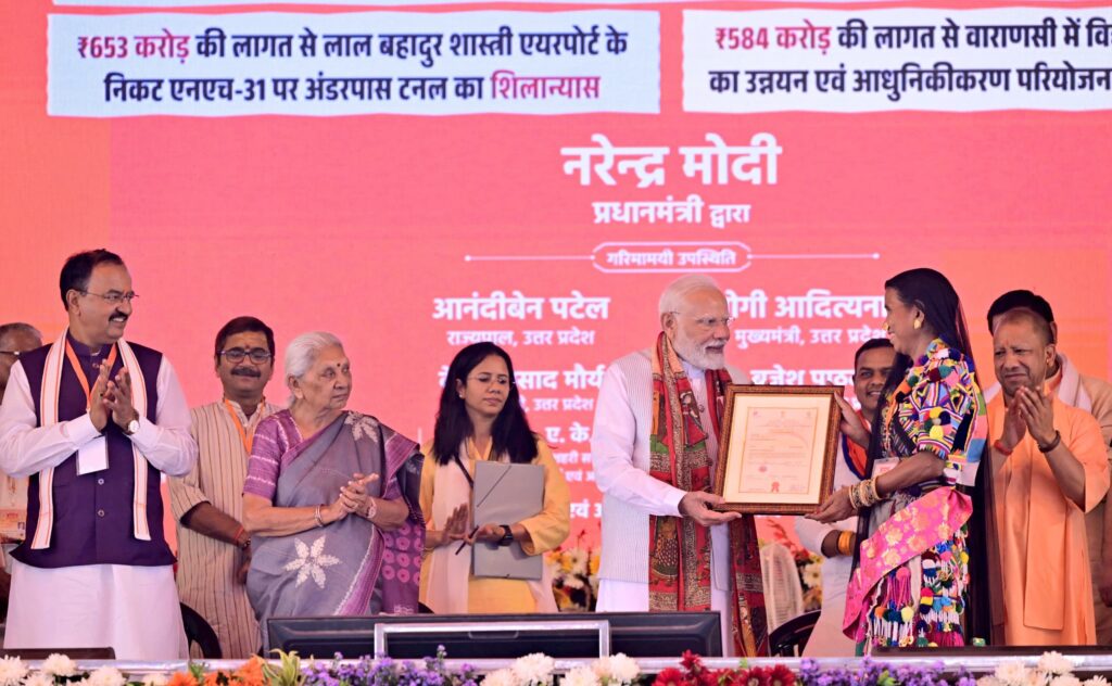 प्रधानमंत्री ने वाराणसी को दी 3,900 करोड़ रुपये की विकास परियोजनाओं की सौगात