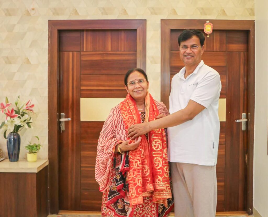 पवन सिंह चौहान व निर्मला सिंह चौहान को वैवाहिक वर्षगांठ पर हार्दिक शुभकामनाएं – जितेंद्र प्रताप सिंह