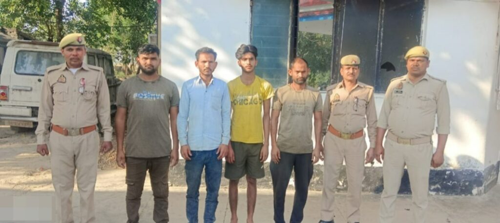 थाना महराजगंज पुलिस टीम ने 09 राशि पड़वा के साथ चार अभियुक्तों को किया गिरफ्तार
