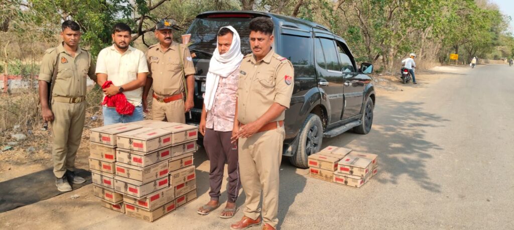 एक सफारी वाहन से 276.48 लीटर अवैध अंग्रेजी शराब बरामद कर,दो शातिर शराब तस्कर को किया गिरफ्तार