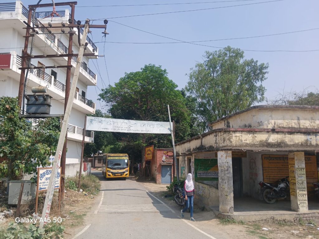 बाउंड्रीवाल तोड़ने के मामले में 24 लोगो पर मुकदमा दर्ज