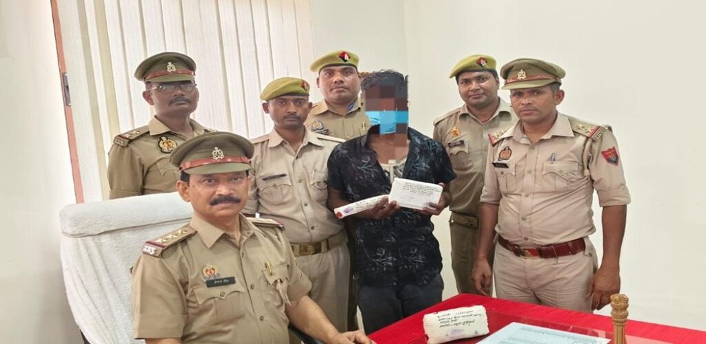 मोबाइल छिनैती का आरोपी वाराणसी कैंट रेलवे स्टेशन से गिरफ्तार, दो पुलिसकर्मी घायल