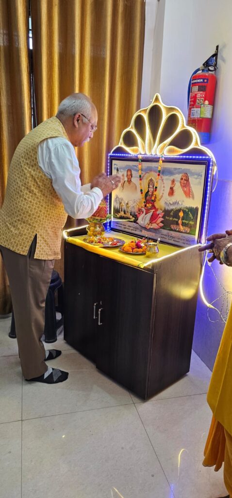 मानवेन्द्र सिंह महानिदेशक आयुष चिकित्सा ने श्रीराम समग्र स्वास्थ्य प्रबन्धन संस्थान आयुष चिकित्सालय बख्शी के तालाब का किया सघन निरीक्षण