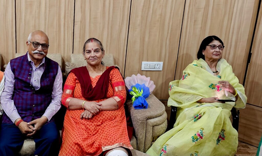 महापौर सुषमा खर्कवाल से मिलने पहुंचे राष्ट्रीय सनातन महासंघ के अध्यक्ष जितेंद्र प्रताप सिंह