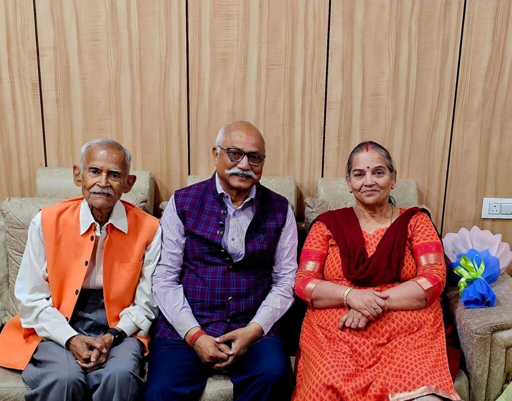 समर्पण वृद्धाश्रम परिवार ने महापौर सुषमा खर्कवाल के शीघ्र स्वास्थ्य लाभ के लिए की प्रार्थना