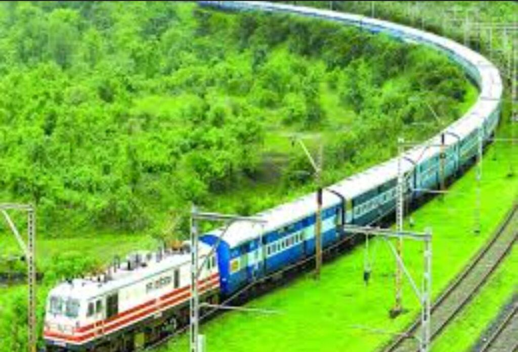 ग्रीष्मकालीन यात्रियों के लिए रेलवे ने शुरू की विशेष ट्रेन सेवा ,