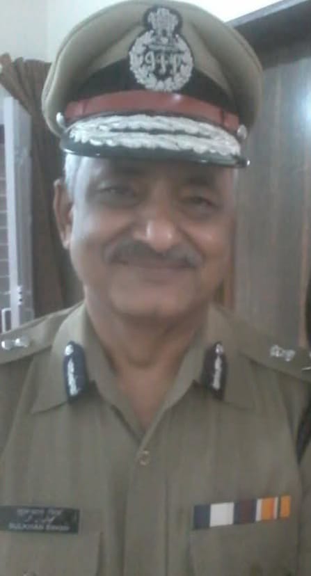 ईमानदारी की मिसाल हैं यूपी के पूर्व DGP सुलखान सिंह भदौरियाIIT से इंजीनियरिंग, करोड़ों की नहीं, सिर्फ तीन कमरों की संपत्ति36 वर्षों की सेवा में न झुके, न किसी के पैर छुए