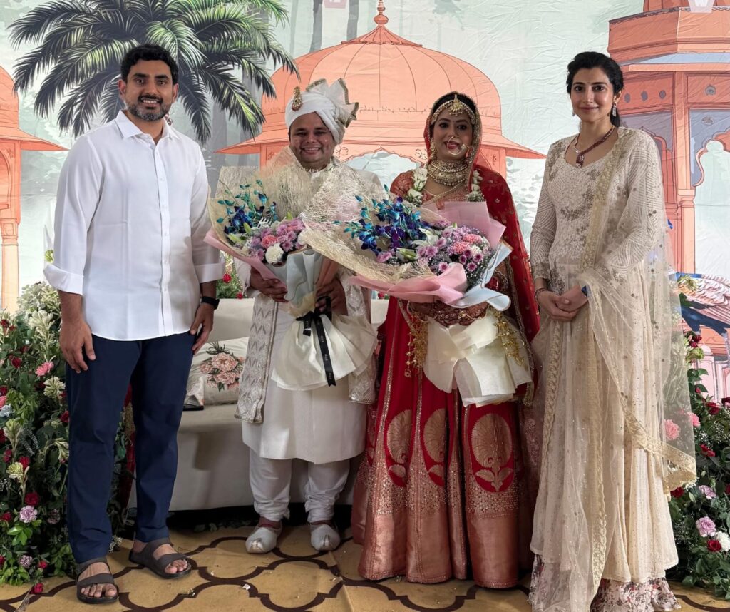 लखनऊ के वैवाहिक समारोह में पहुंचे आंध्र प्रदेश के मंत्री नारा लोकेश