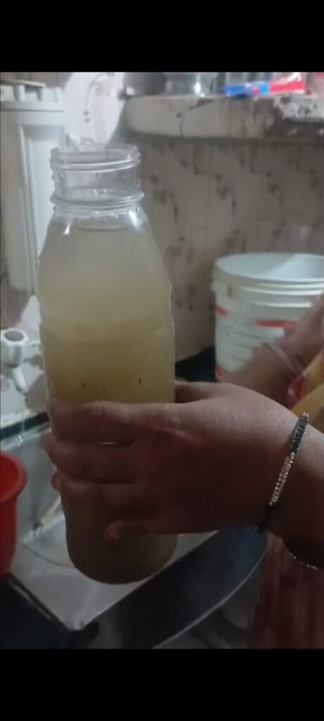 लवकुश नगर में नलों से बह रहा जहर, उबला गुस्सा