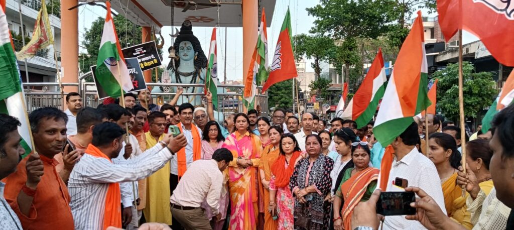 पाकिस्तान के विरुद्ध लखनऊ में फूटा आक्रोश, तिरंगा यात्रा में गरजे