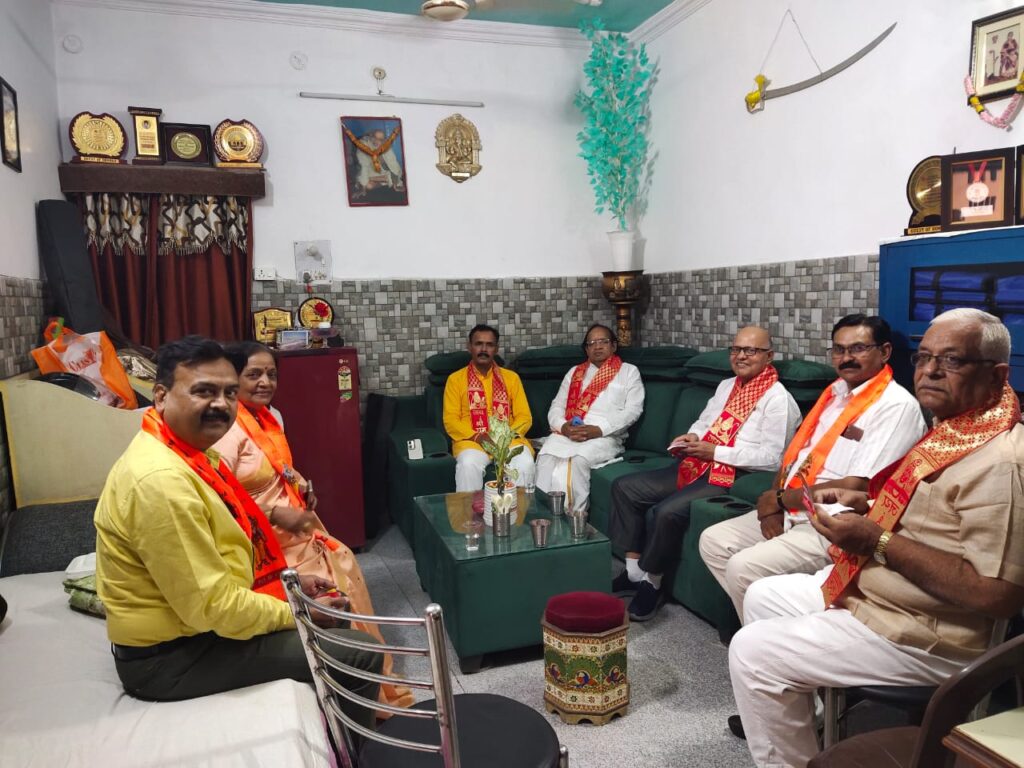 हनुमान अनुकंपा से समर्पण का संगम: राजाजीपुरम में हुआ दिव्य भंडारा