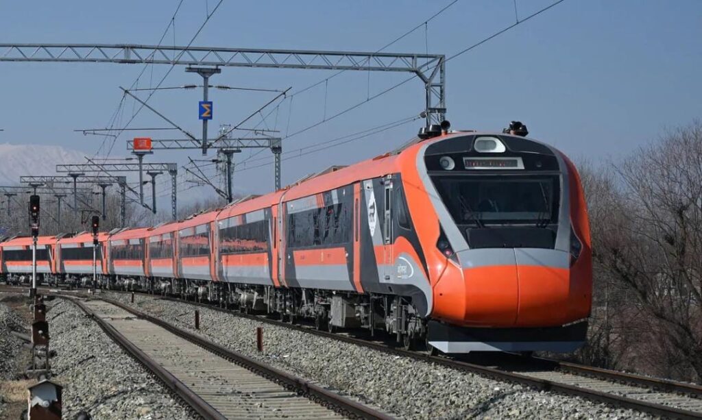 पाटलिपुत्र-गोरखपुर के बीच नई वंदे भारत एक्सप्रेस का संचालन शुरू, यात्रियों को मिलेगी हाईस्पीड सुविधा