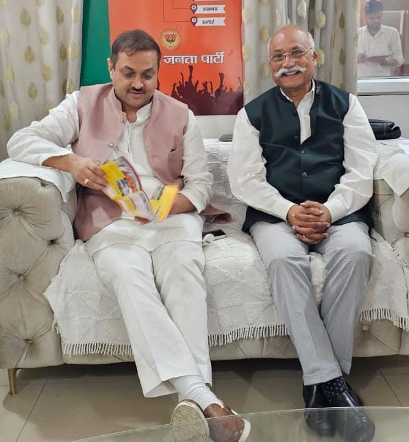 संस्कृतभारती के आयोजन को लेकर इं. अवनीश कुमार सिंह से शिष्टाचार भेंट