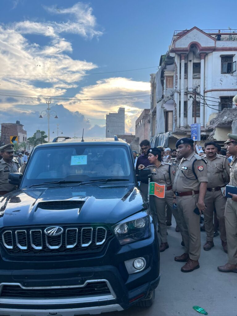 बिना नंबर प्लेट, ‘विधायक’ लिखी गाड़ी विधानसभा पास के साथ! क्या नियमों का अब कोई मूल्य नहीं?